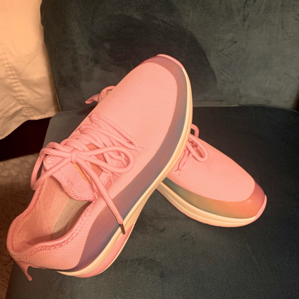 Women’s pink sneakers
